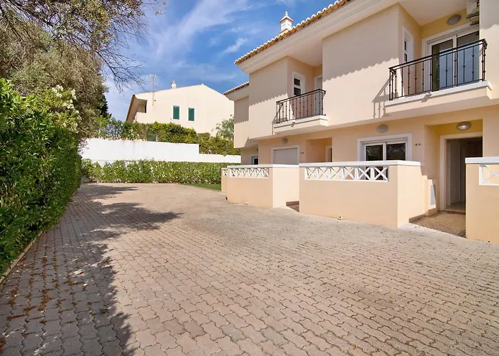 Albufeira Townhouse beach by AlbufeiraRentals